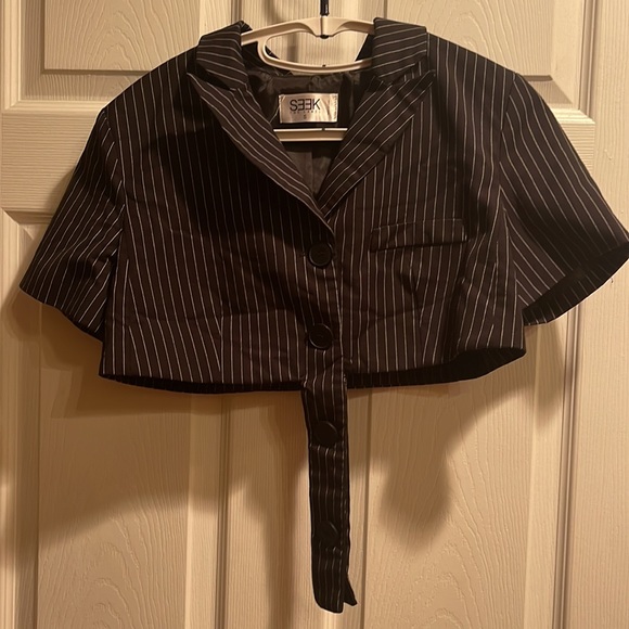 The Label Seek small black white pinstripe bolero short sleeve jacket - Picture 3 of 6